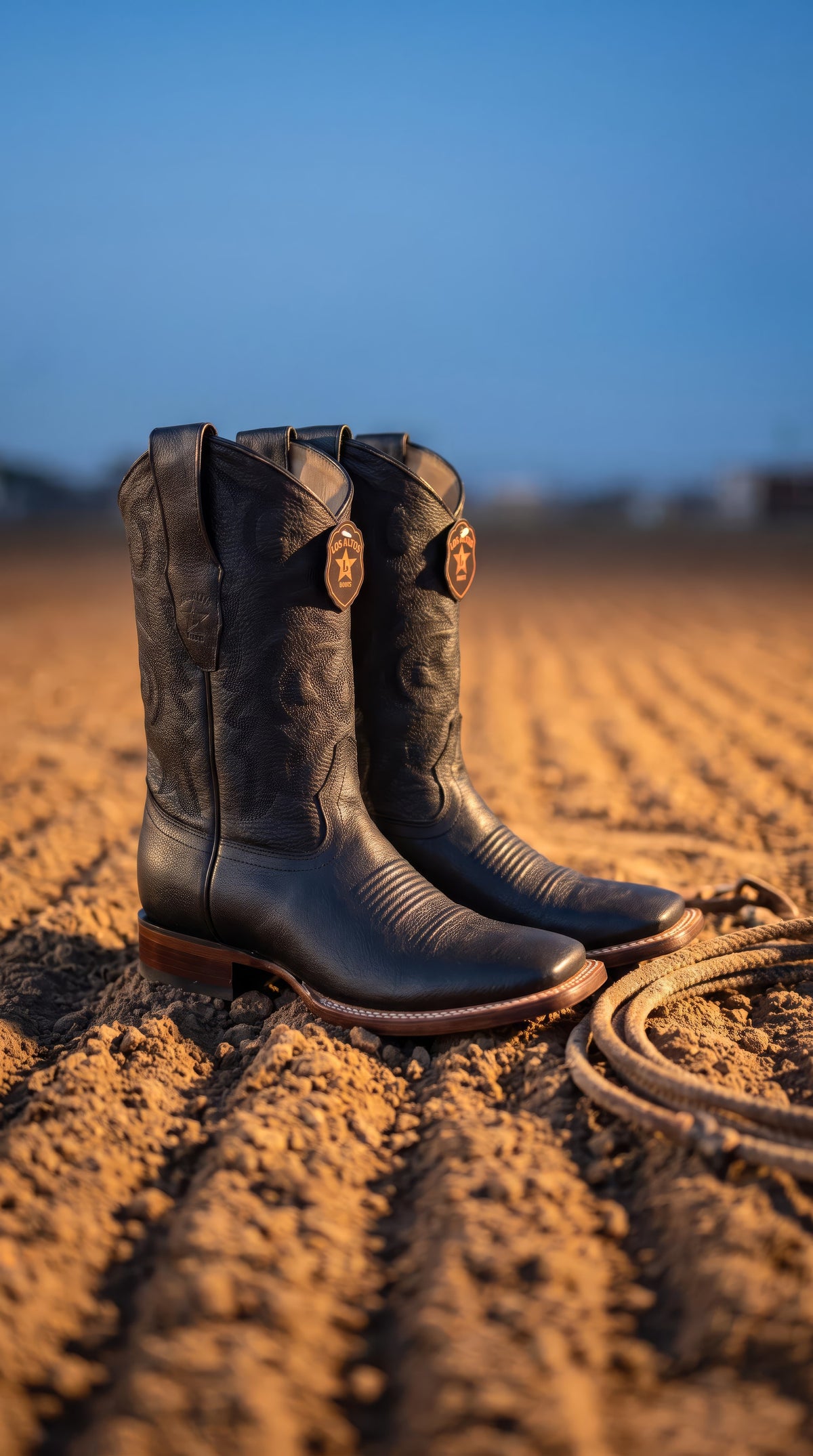 Los Altos Boots Men’s Rodeo Boot — Black, arena dirt, from the side, product in profile
